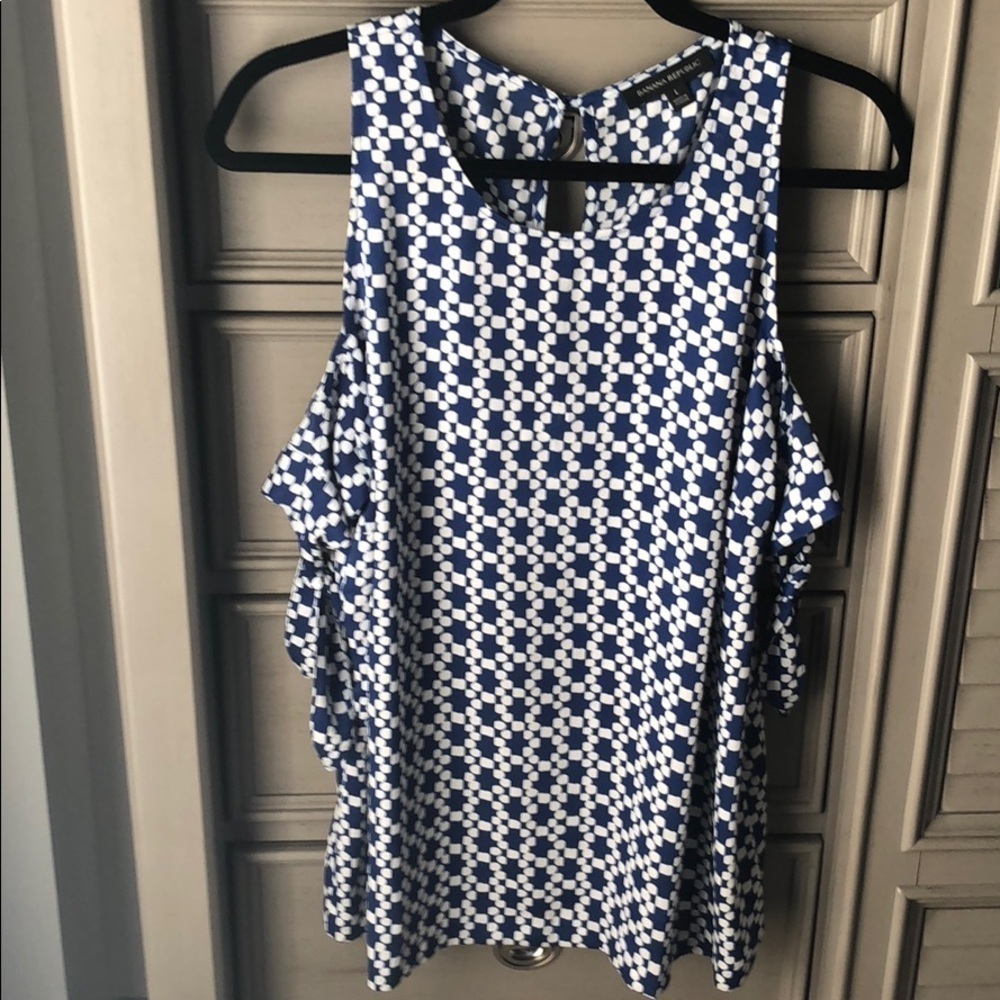 Super cute off the shoulder top Banana sz L
